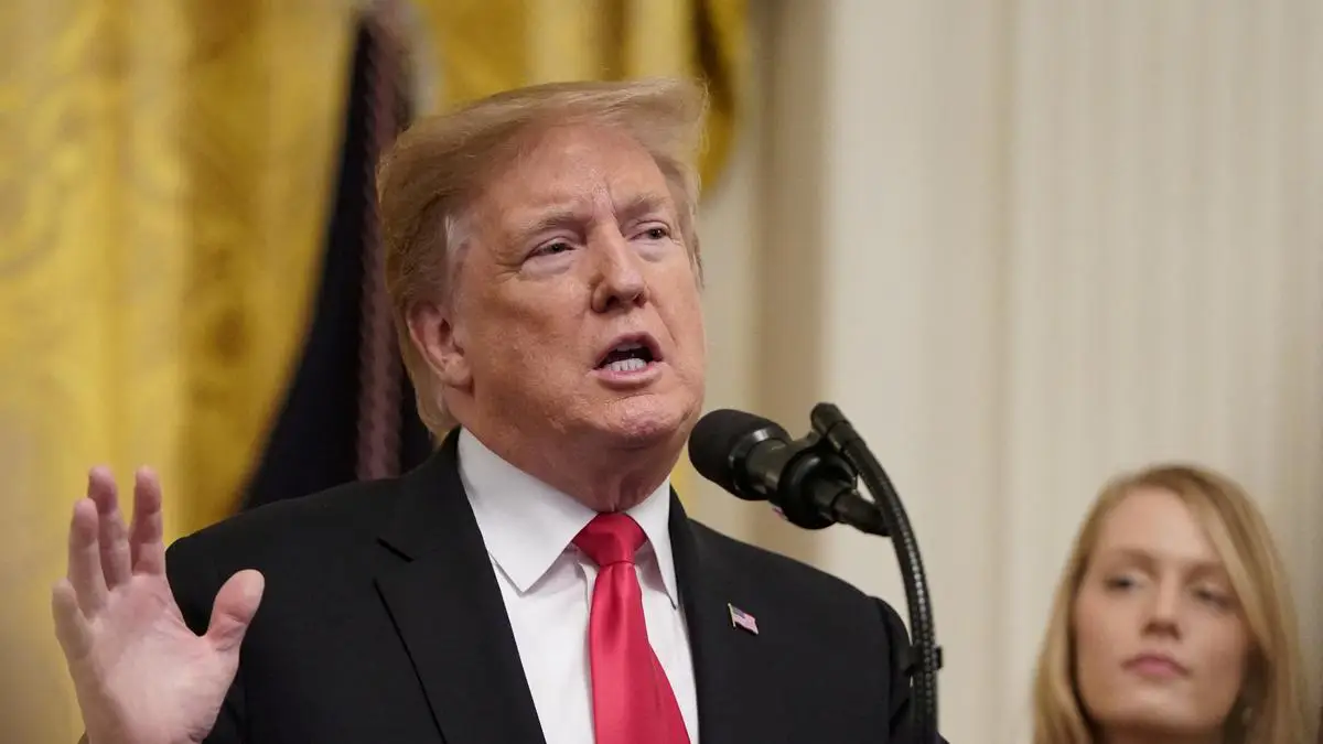 अमेरिका के पूर्व राष्ट्रपति डोनाल्ड ट्रंप का भाषण देते हुए क्लोज़