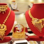 Gold and silver jewellery displayed in a showroom representing gold prices drop and silver price rise in 2025.