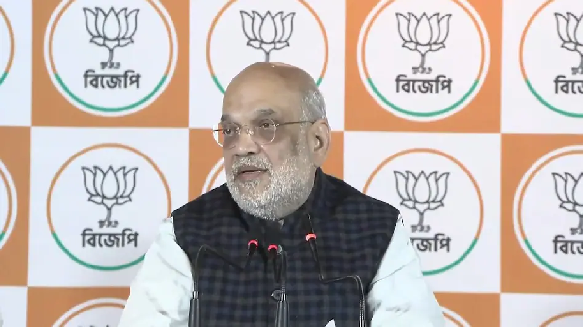 West Bengal mein Kolkata press conference ke dauran Amit Shah BJP sarkar ke vikas aur ghuspeth khatm karne ka wada karte hue